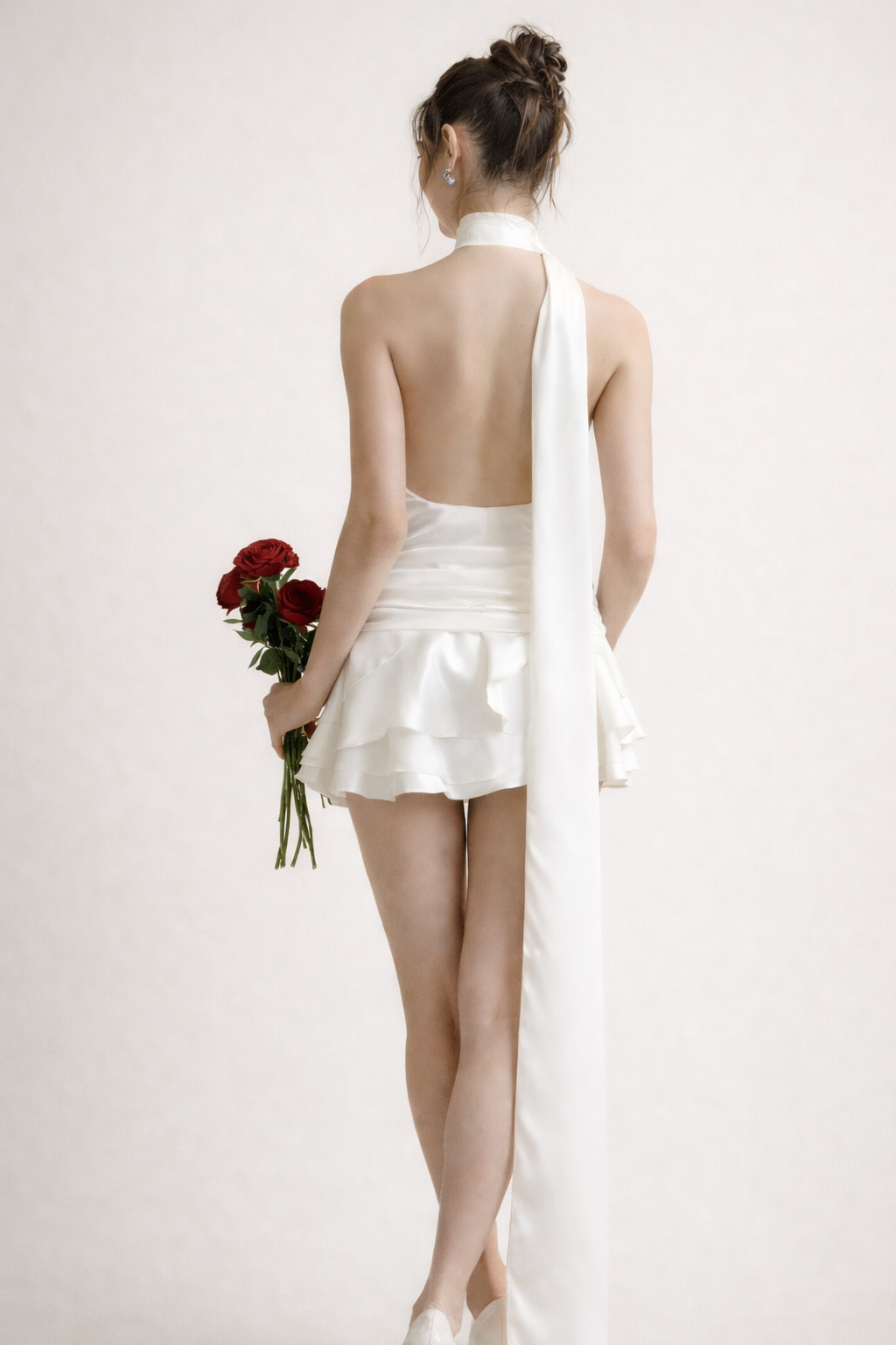 Abito in Raso Asimmetrico con Collo Halter per Donna Estivo e Leggero Corto e Fresco Stile Moderno